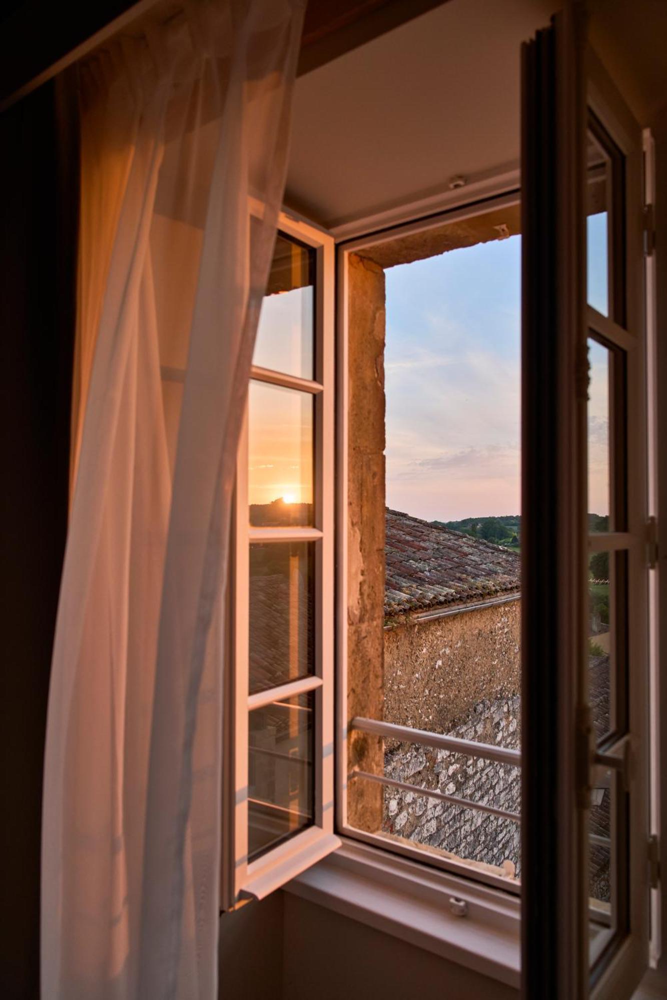 Hotel Le Chevalier Bleu Monpazier Bagian luar foto