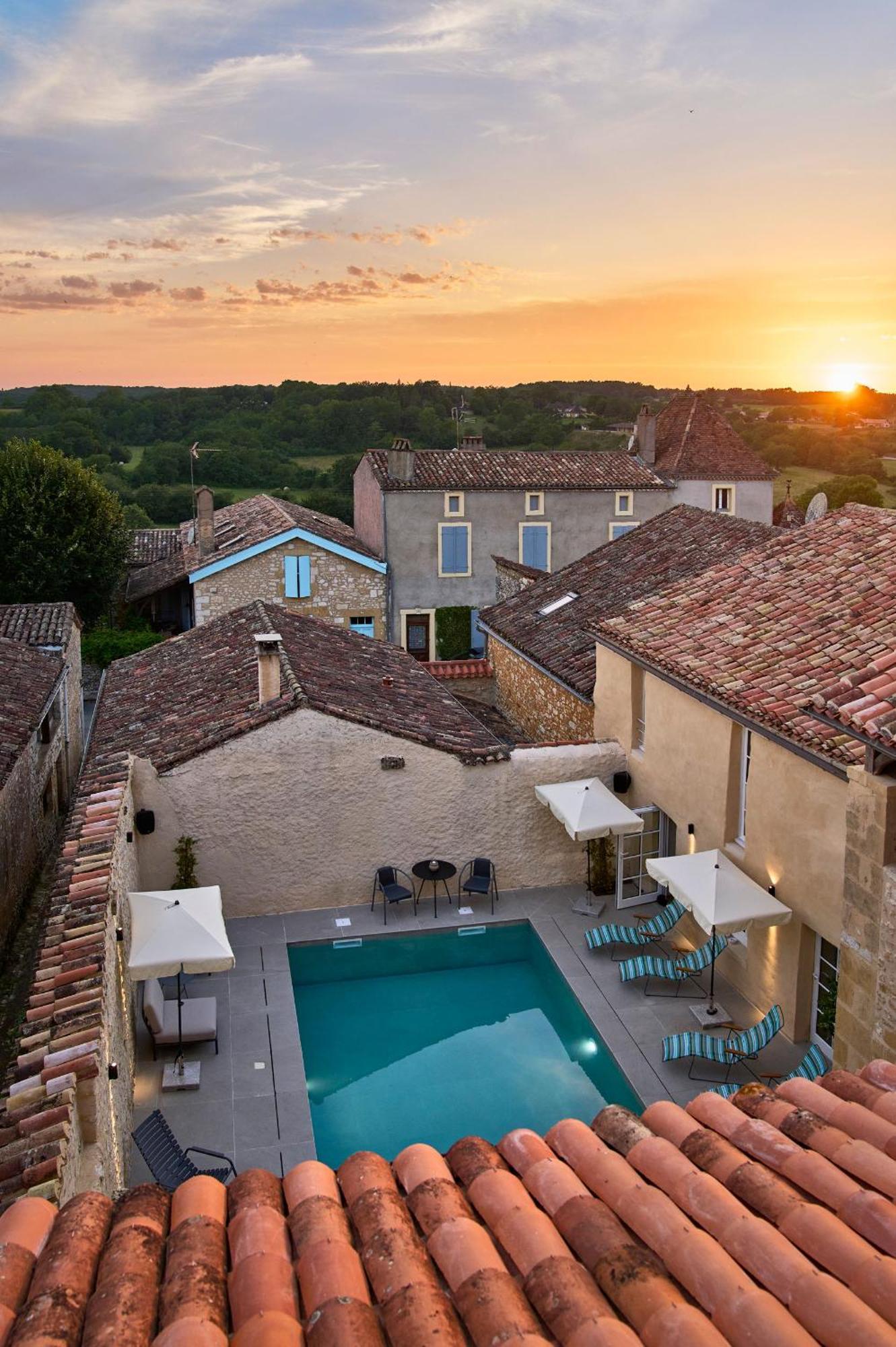 Hotel Le Chevalier Bleu Monpazier Bagian luar foto